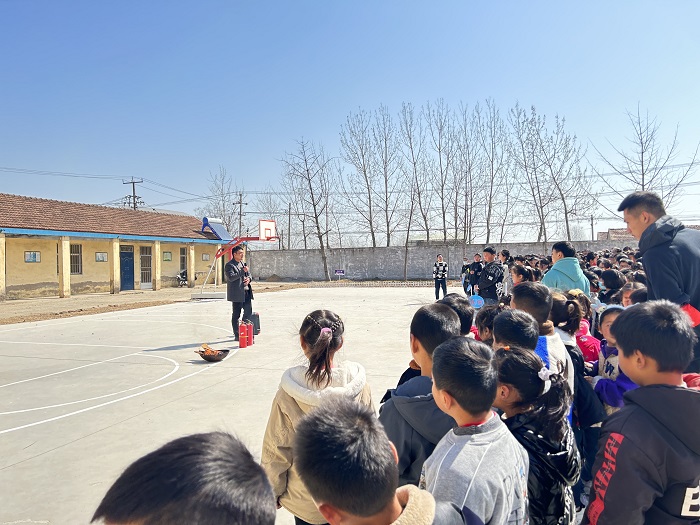 提高消防意识，掌握自救能力 ——马陵山镇广玉小学举行消防演练活动