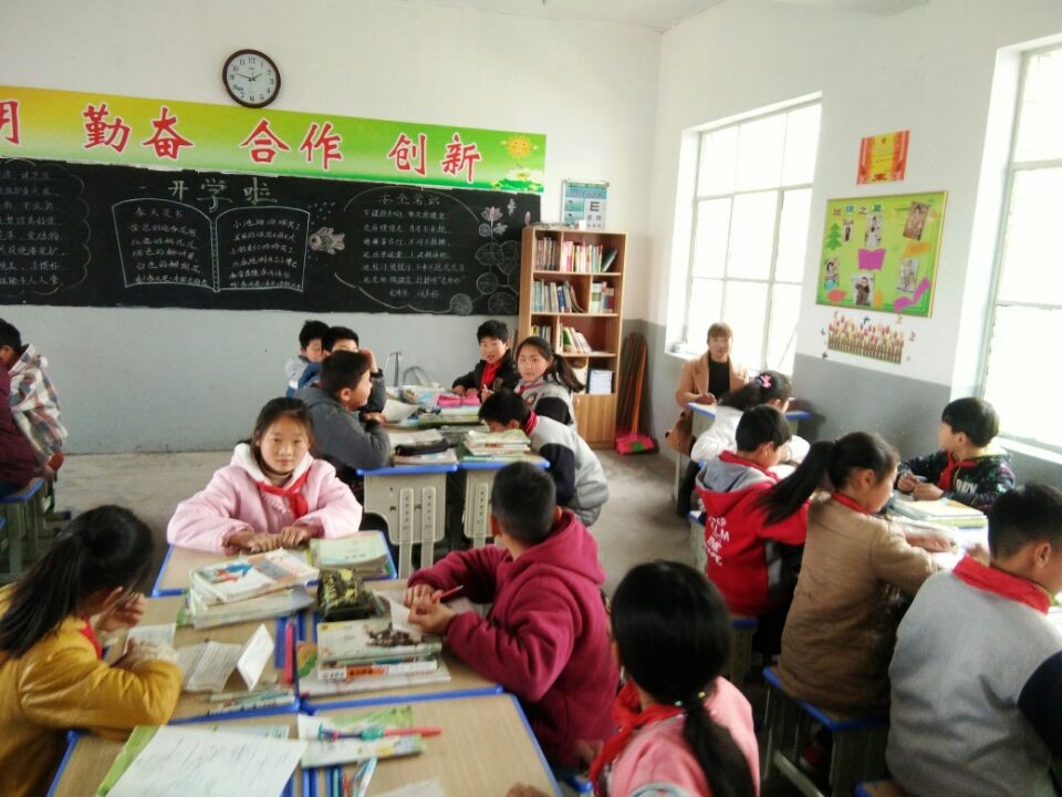 学生家长进班级，家校共育出新篇 