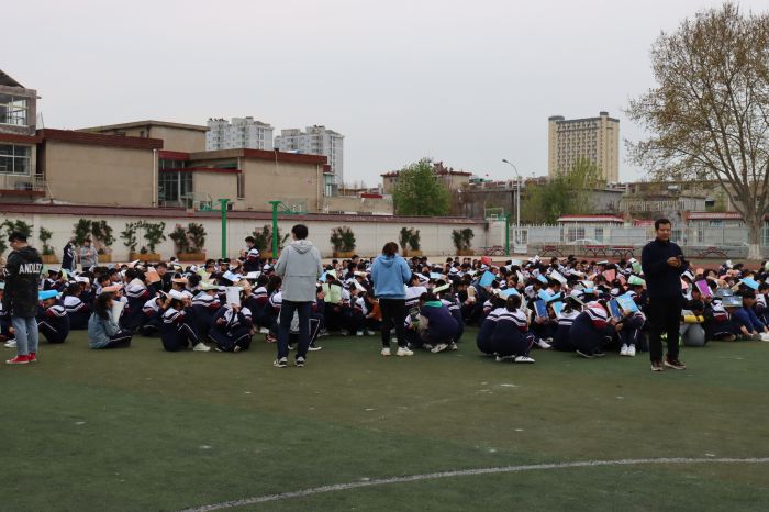 生命飘香，防患未然；未雨绸缪，平安至上  ——新沂市东华高级中学举行抗震减灾应急疏散演练