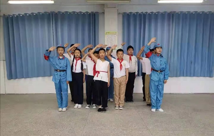 丰富校园生活  培养学习兴趣 ——马陵山镇广玉小学开展英语话剧表演活动