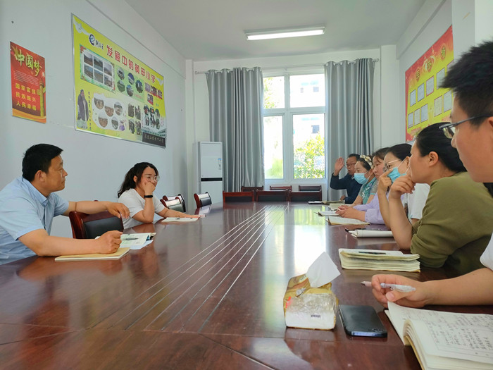 同课异构，切磋促成长——马陵山镇黄甲小学数学教研活动