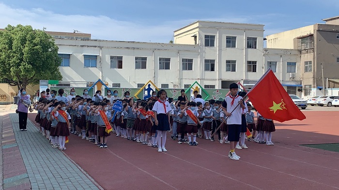 走进小学  相约红领巾 ——马陵山镇中心幼儿园学前教育宣传月系列活动