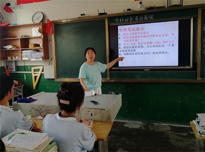 责任扛在肩上，爱心引领成长  ——记港头中学优秀教师王慧