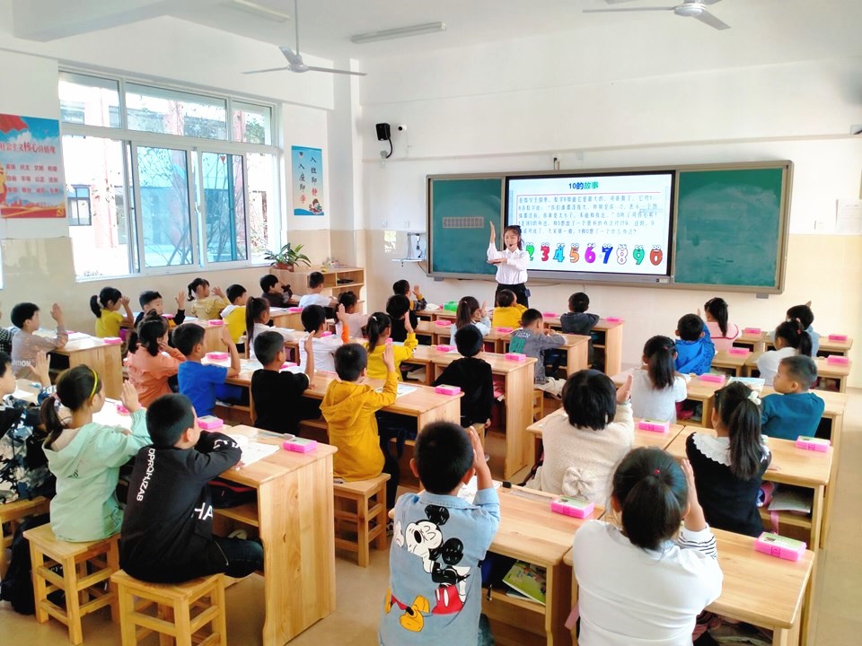 聚焦课堂 深度教研 ——西城小学数学组教研活动进行时