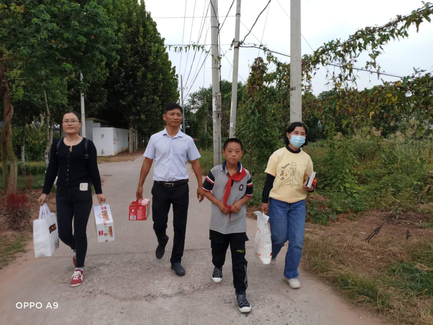 心系贫困生，走访暖人心——马陵山镇钟吾小学开展中秋佳节慰问贫困学生送温暖活动